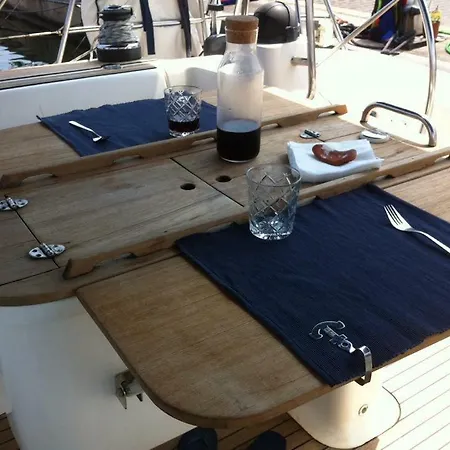Zingara Botel